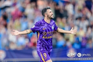 彩虹穿云箭 基莱斯再次上演了他标志性的左脚破门