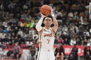 投得离谱！原帅半场三分球5中0无数据 2次犯规&amp;正负值-18